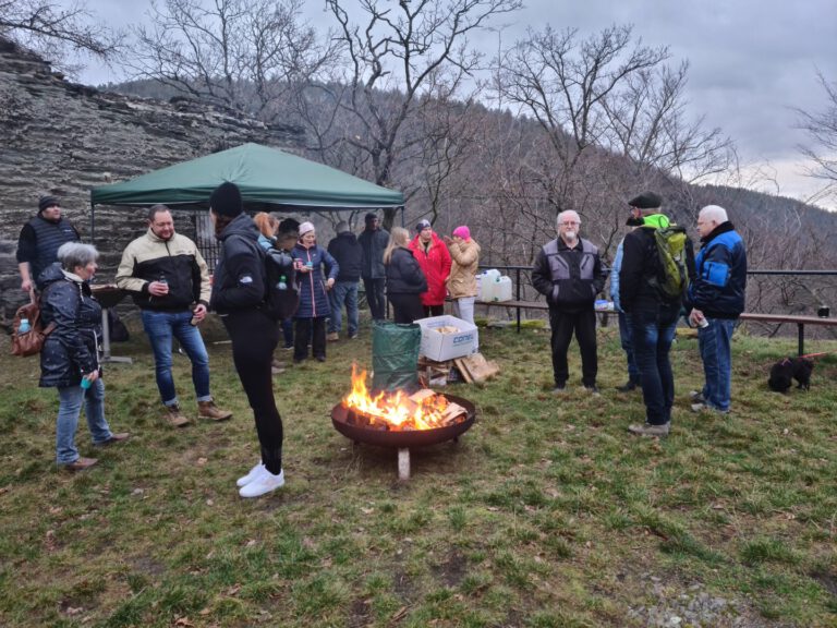 Mehr über den Artikel erfahren Winterwanderung des HSV Bad Blankenburg – Gemeinsam ins neue Jahr starten!